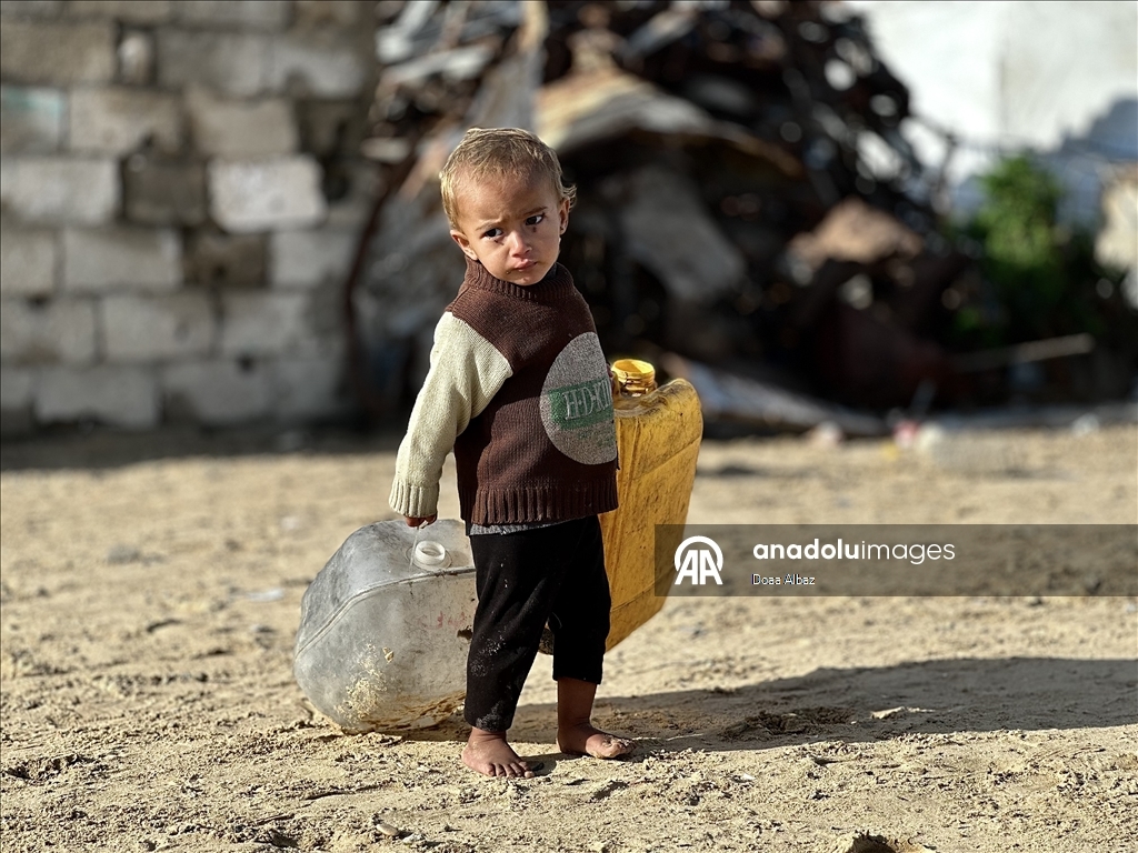 В Газе провели экстренную раздачу воды пострадавшим от ударов