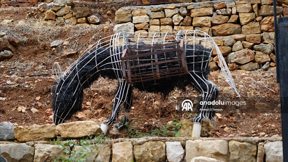 Lübnanlı sanatçı Nassar, şarapnel ve savaş kalıntılarını "barış mesajı taşıyan" eserlere dönüştürüyor