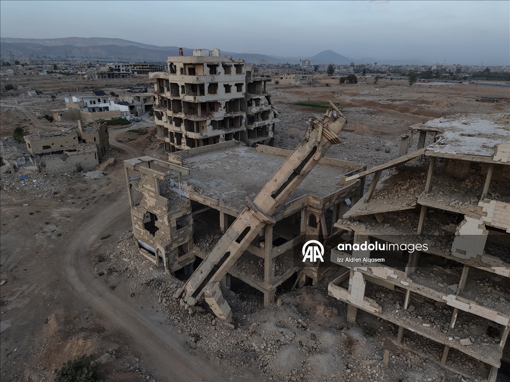 Cobar neighborhood in Damascus lies in ruins after decades of Baath regime