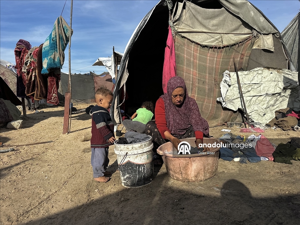 В Газе провели экстренную раздачу воды пострадавшим от ударов