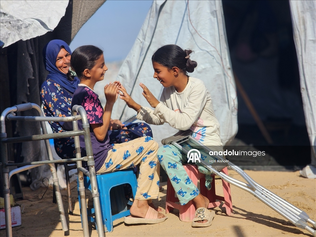 İsrail saldırısı sonucu yaralanan Filistinli kardeşler, tedavi olmayı bekliyor