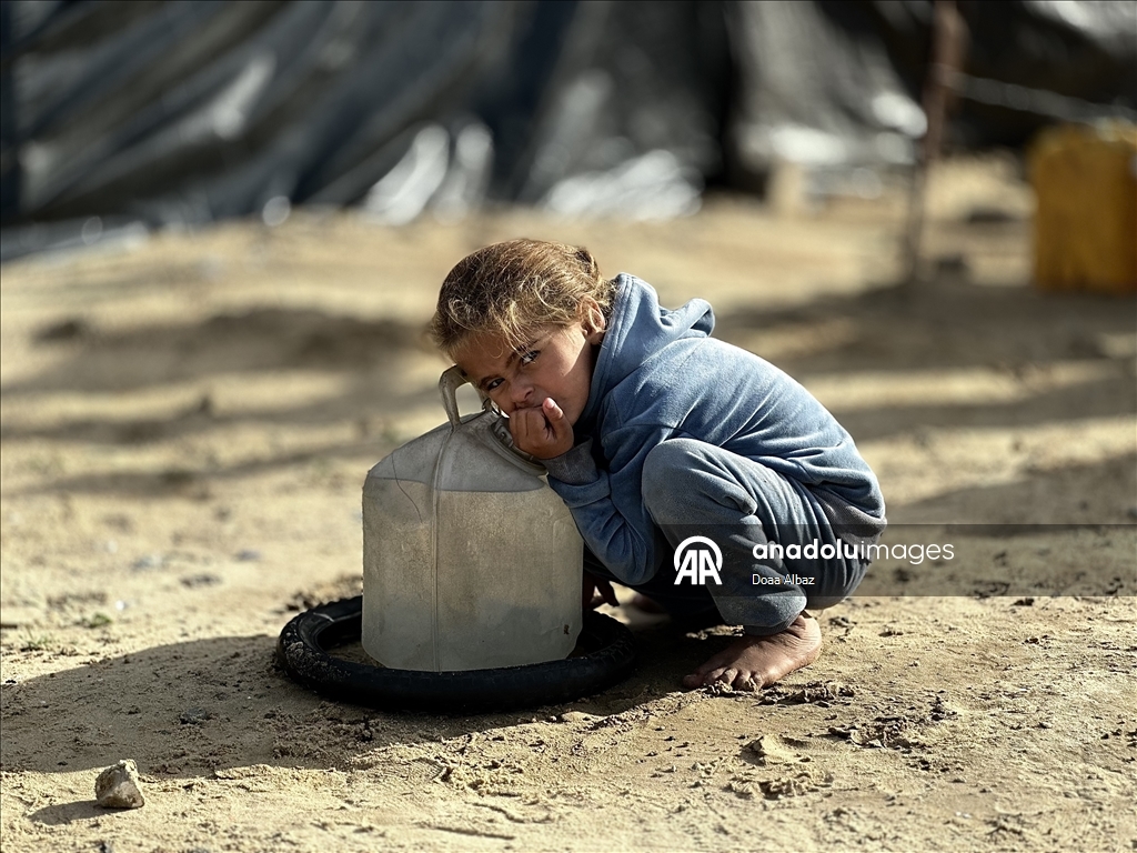 В Газе провели экстренную раздачу воды пострадавшим от ударов