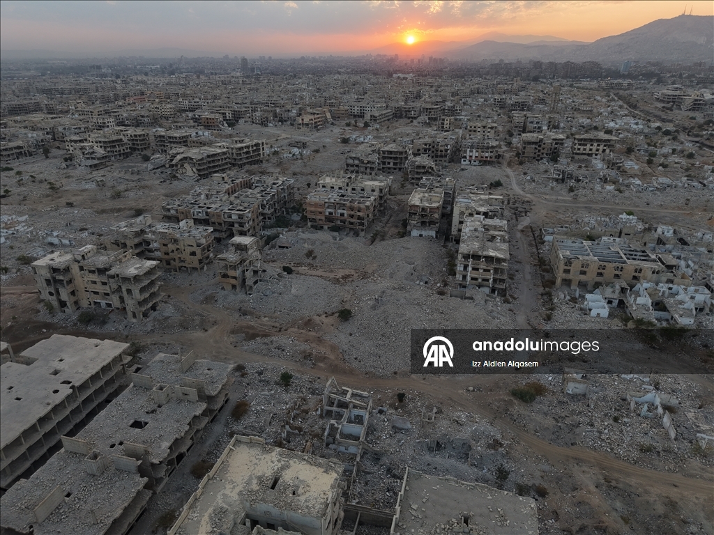 Suriye'de devrik rejimin enkaz haline getirdiği Şam'ın Cobar mahallesi