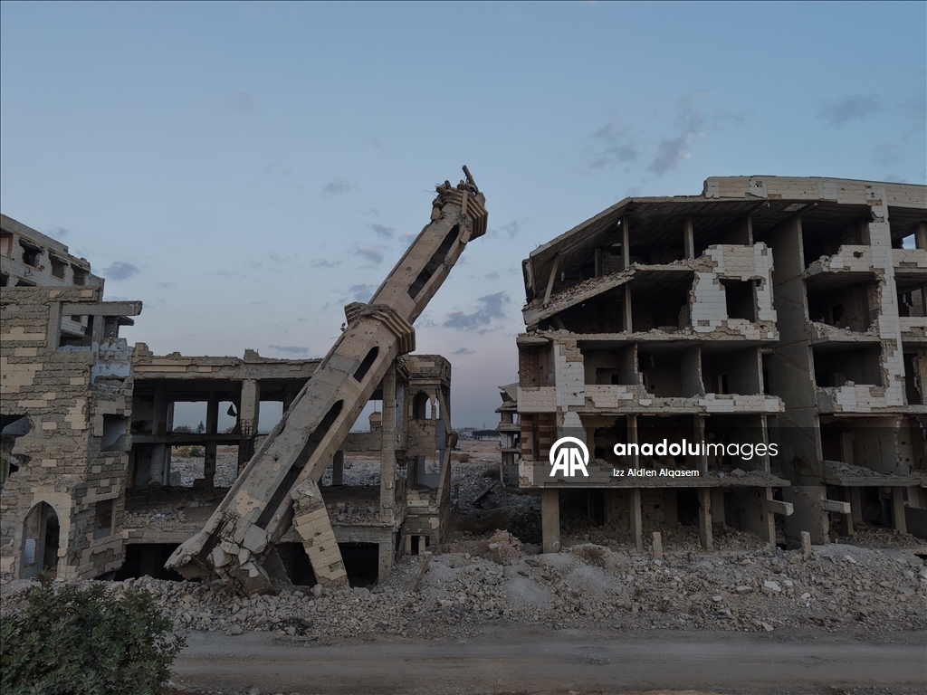 Suriye'de devrik rejimin enkaz haline getirdiği Şam'ın Cobar mahallesi