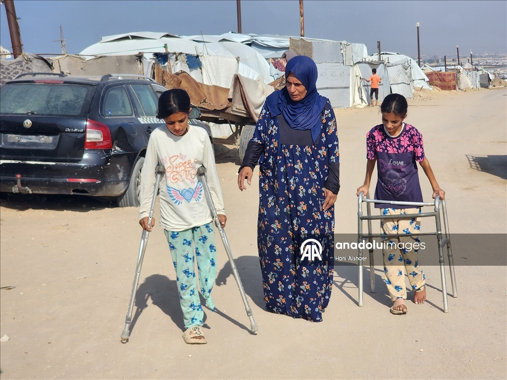 İsrail saldırısı sonucu yaralanan Filistinli kardeşler, tedavi olmayı bekliyor