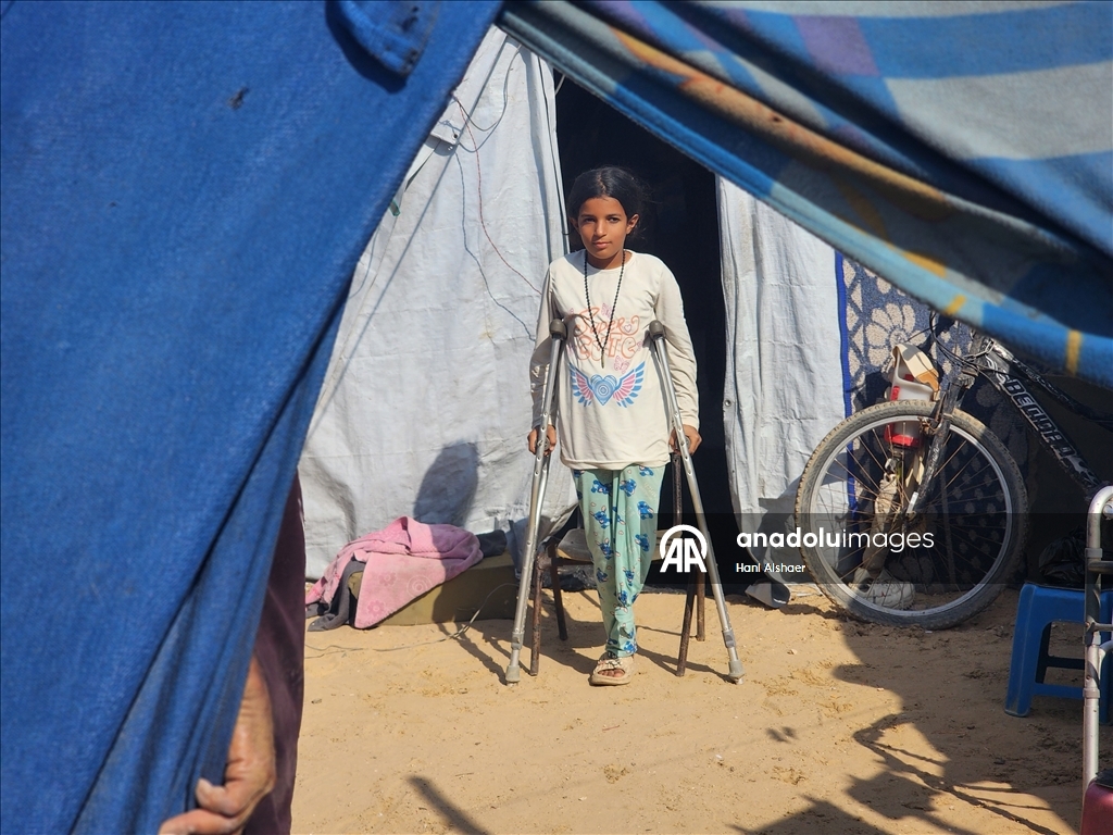 İsrail saldırısı sonucu yaralanan Filistinli kardeşler, tedavi olmayı bekliyor