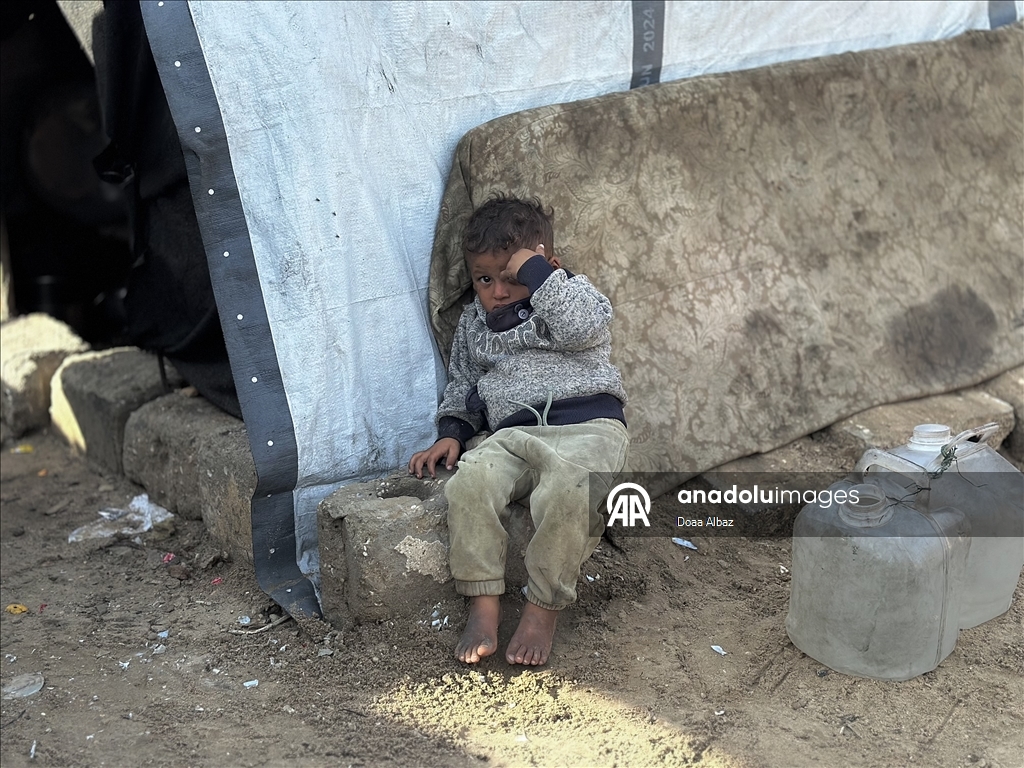 В Газе провели экстренную раздачу воды пострадавшим от ударов