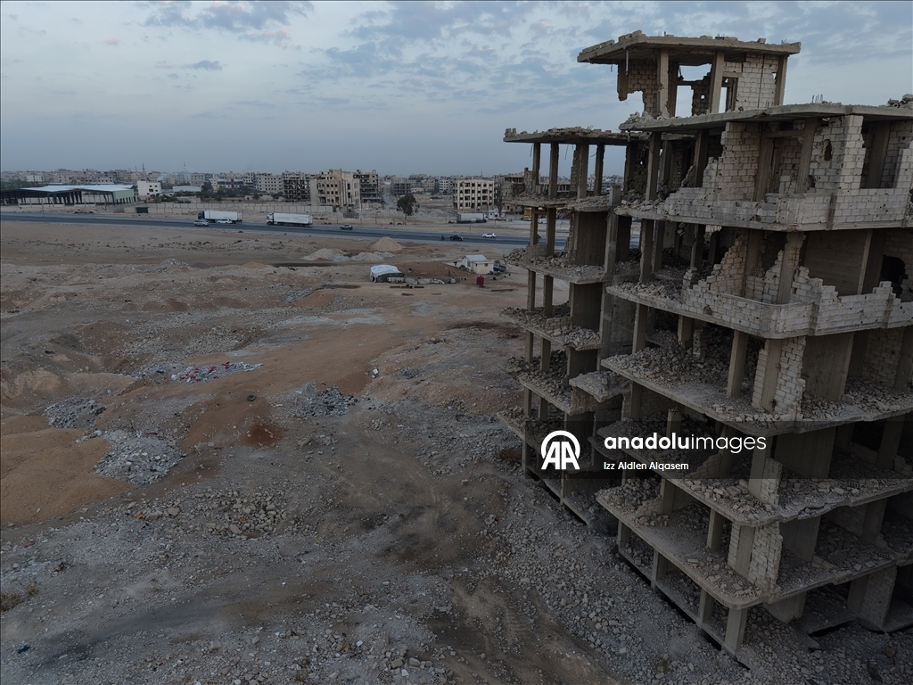 Cobar neighborhood in Damascus lies in ruins after decades of Baath regime