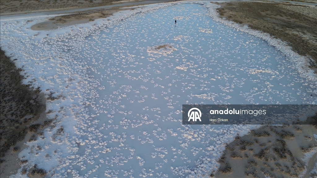 Tuz Gölü'nde oluşan kütleler fotoğraf tutkunlarının ilgisini çekiyor