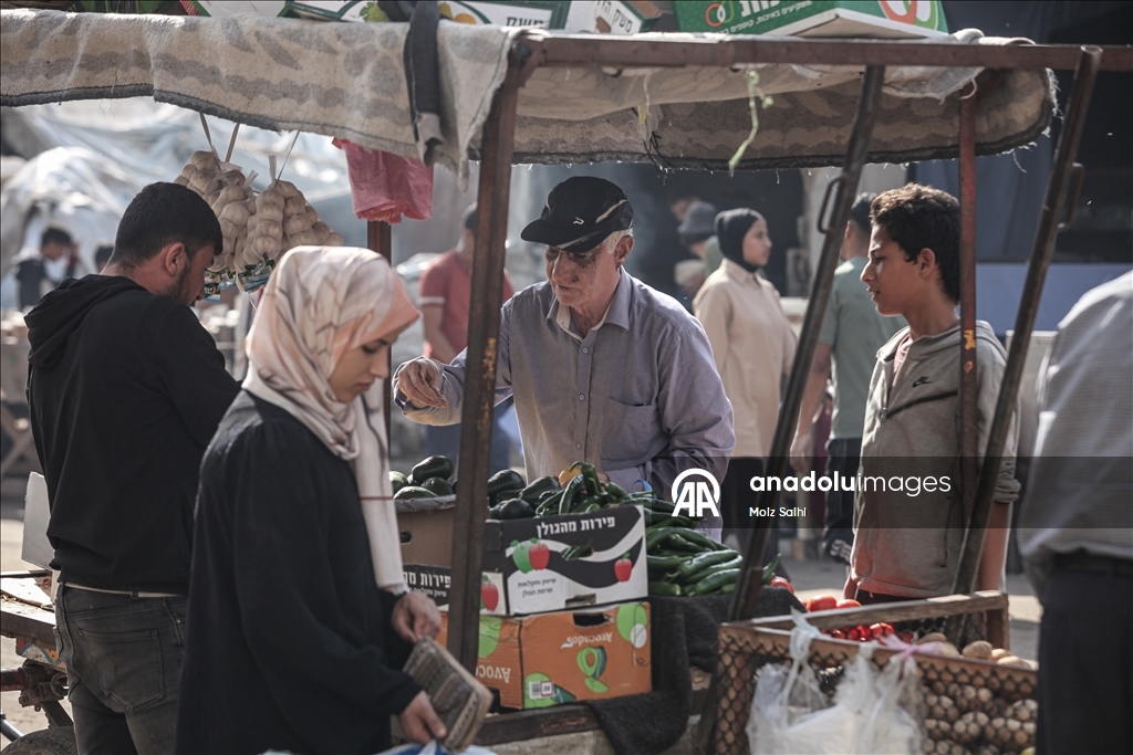 أسواق النصيرات تستعيد نبضها بعد الحصار