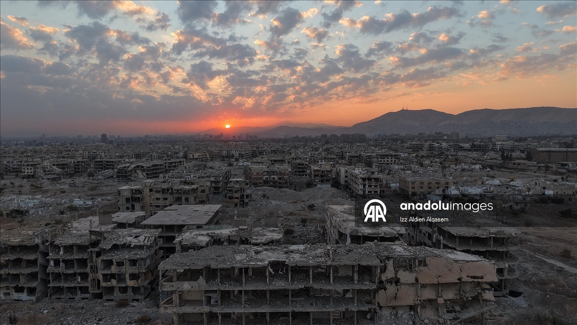 Suriye'de devrik rejimin enkaz haline getirdiği Şam'ın Cobar mahallesi