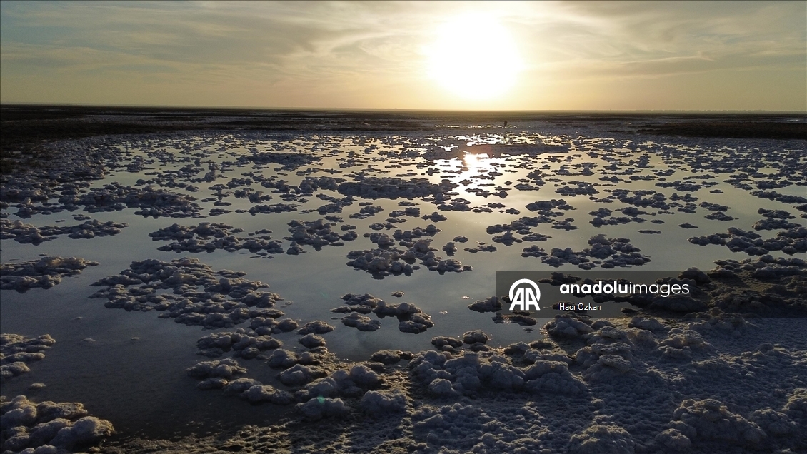 Tuz Gölü'nde oluşan kütleler fotoğraf tutkunlarının ilgisini çekiyor