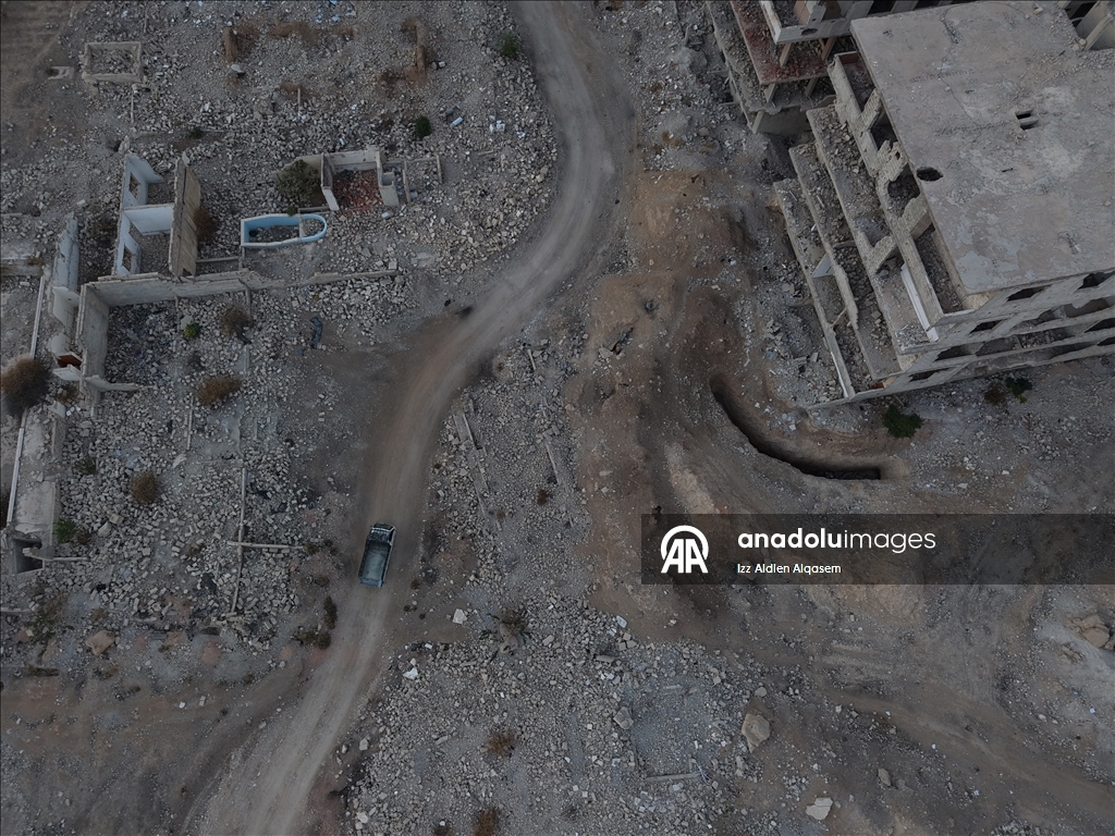 Suriye'de devrik rejimin enkaz haline getirdiği Şam'ın Cobar mahallesi