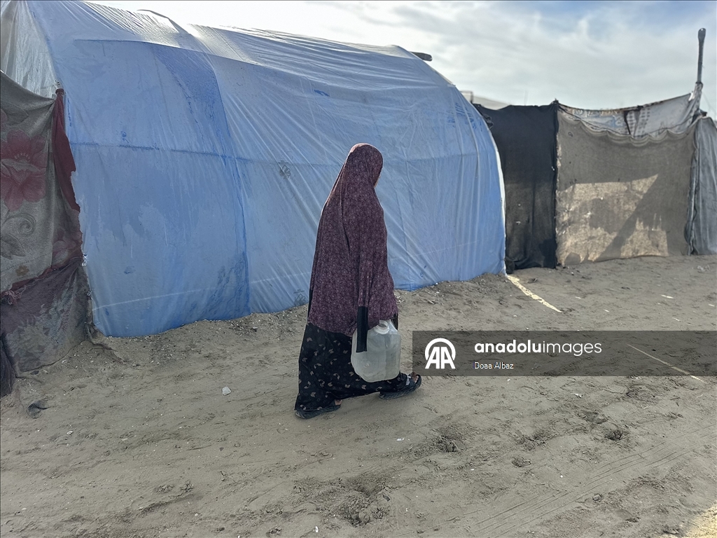 В Газе провели экстренную раздачу воды пострадавшим от ударов