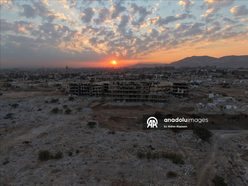 Suriye'de devrik rejimin enkaz haline getirdiği Şam'ın Cobar mahallesi