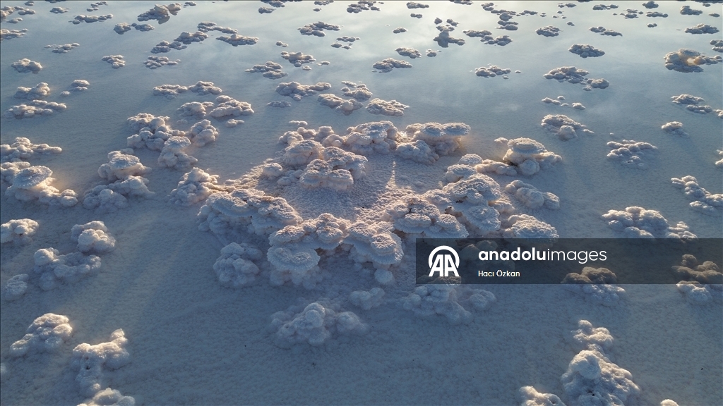 Tuz Gölü'nde oluşan kütleler fotoğraf tutkunlarının ilgisini çekiyor