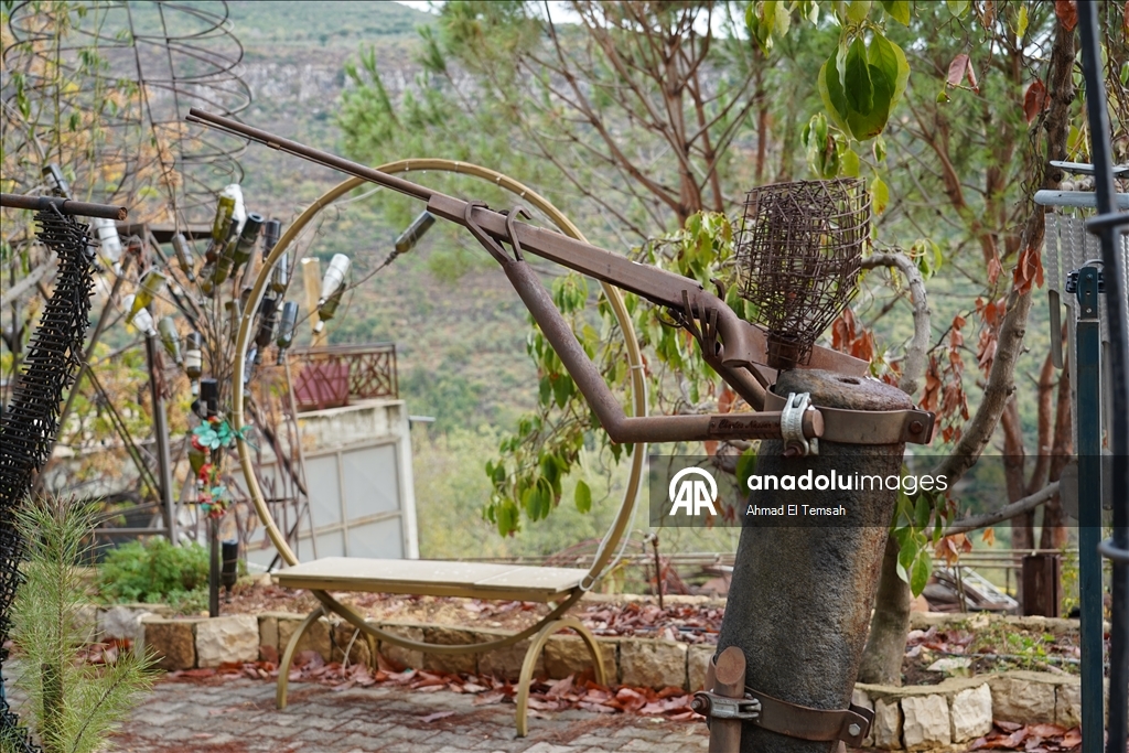 Lübnanlı sanatçı Nassar, şarapnel ve savaş kalıntılarını "barış mesajı taşıyan" eserlere dönüştürüyor
