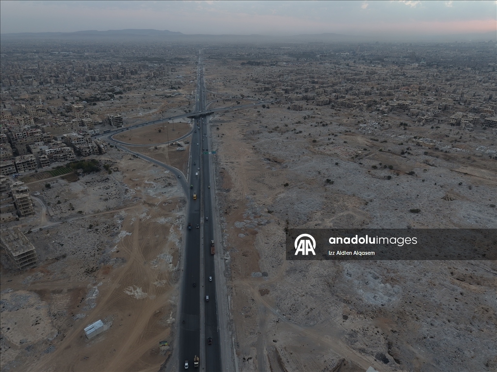 Suriye'de devrik rejimin enkaz haline getirdiği Şam'ın Cobar mahallesi