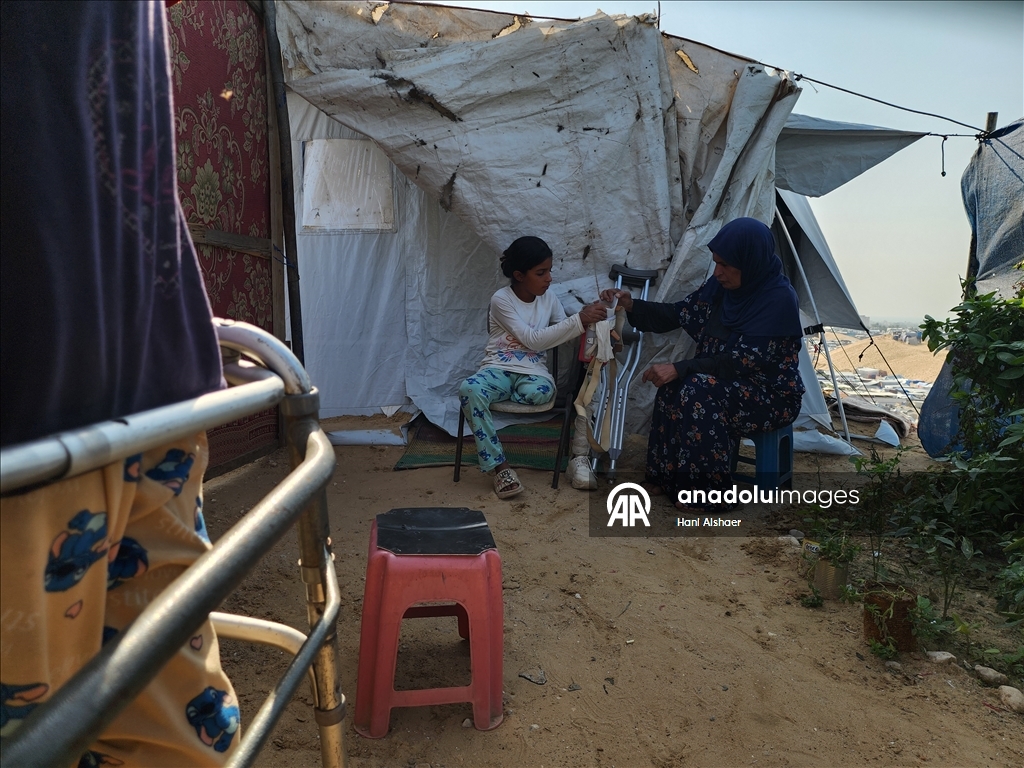 İsrail saldırısı sonucu yaralanan Filistinli kardeşler, tedavi olmayı bekliyor