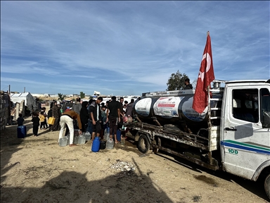 В Газе провели экстренную раздачу воды пострадавшим от ударов