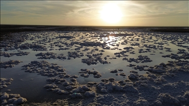 Tuz Gölü'nde oluşan kütleler fotoğraf tutkunlarının ilgisini çekiyor
