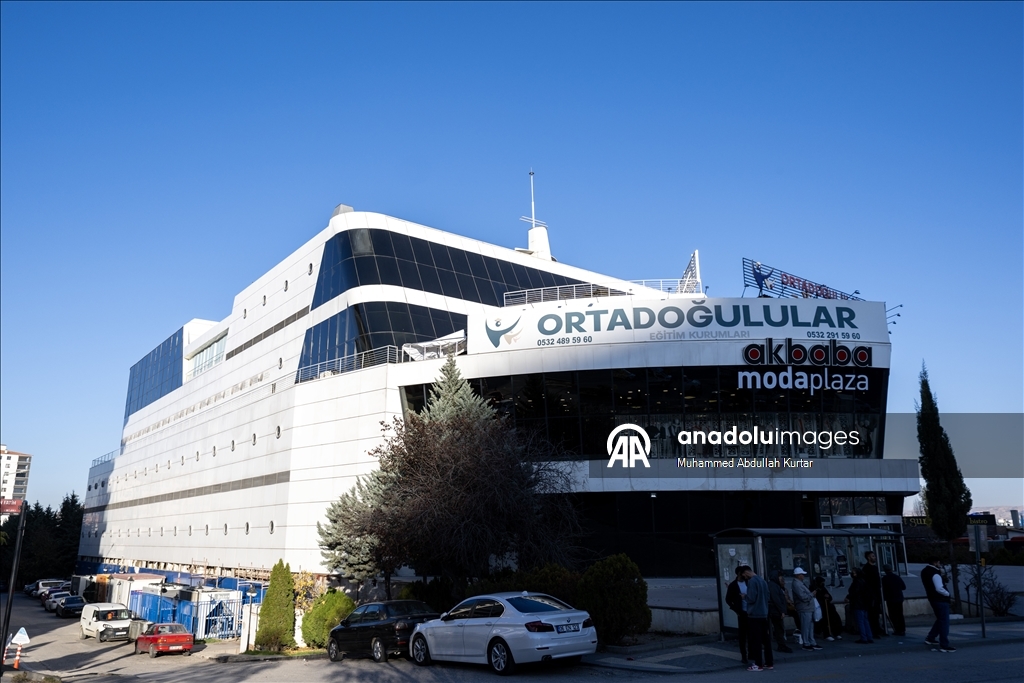 Başkentin dikkat çeken mimari yapıları ve renkli apartmanları