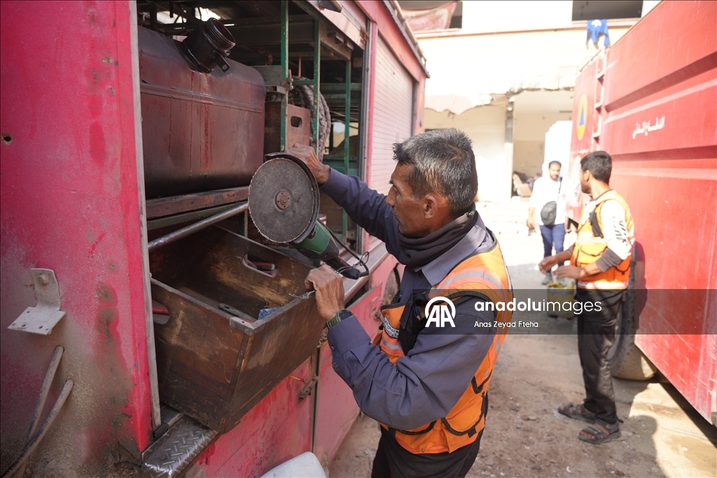 В Газе спасательные службы продолжают работу в поврежденных зданиях