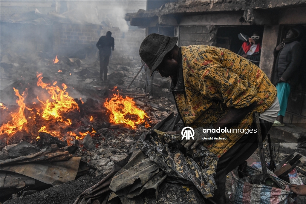 Kenya'nın başkenti Nairobi'de çıkan yangın çok sayıda evin yanmasına neden oldu
