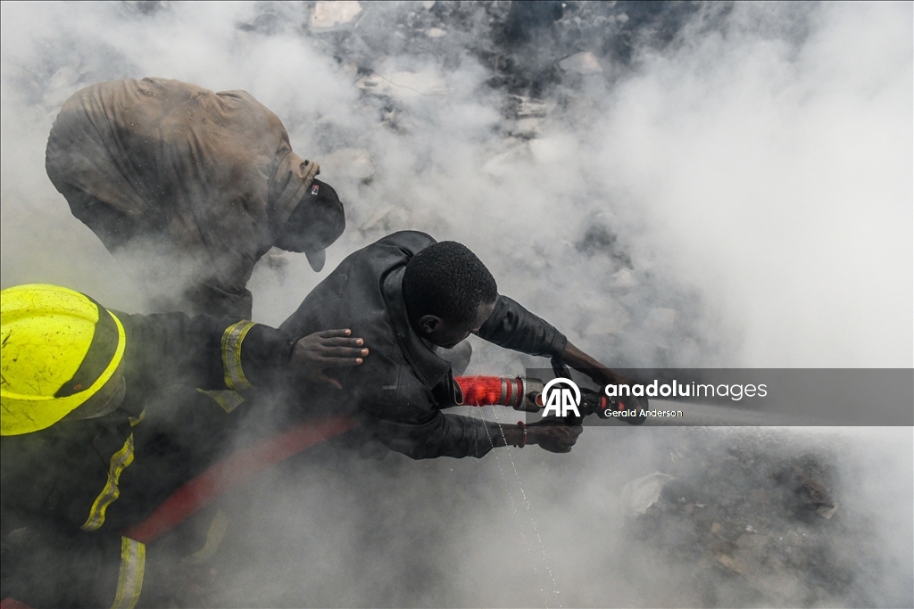 Kenya'nın başkenti Nairobi'de çıkan yangın çok sayıda evin yanmasına neden oldu