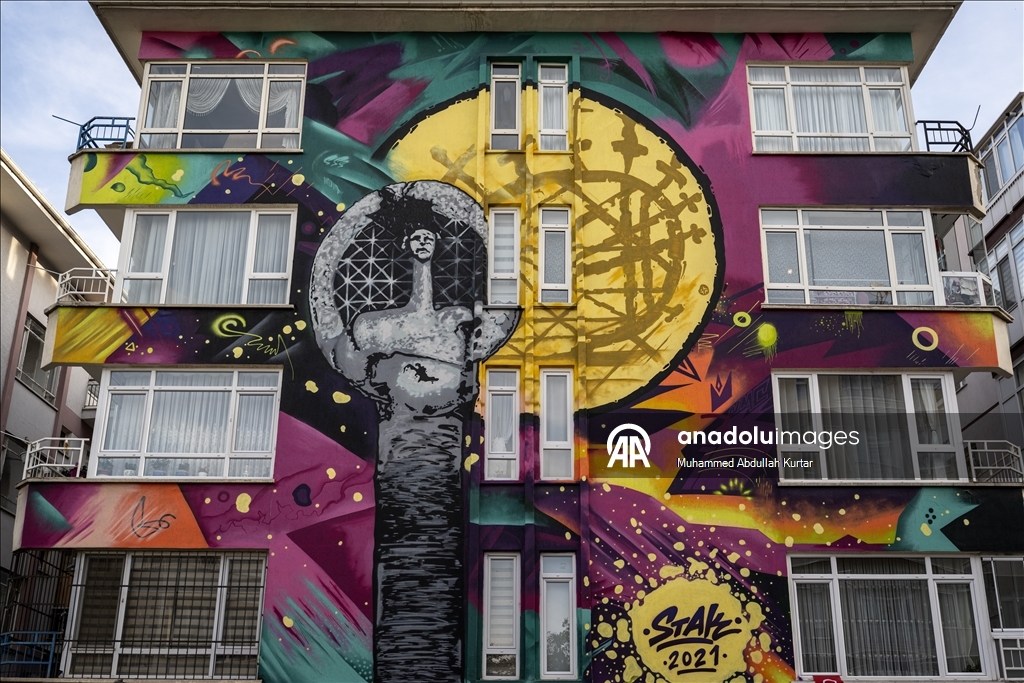 Başkentin dikkat çeken mimari yapıları ve renkli apartmanları