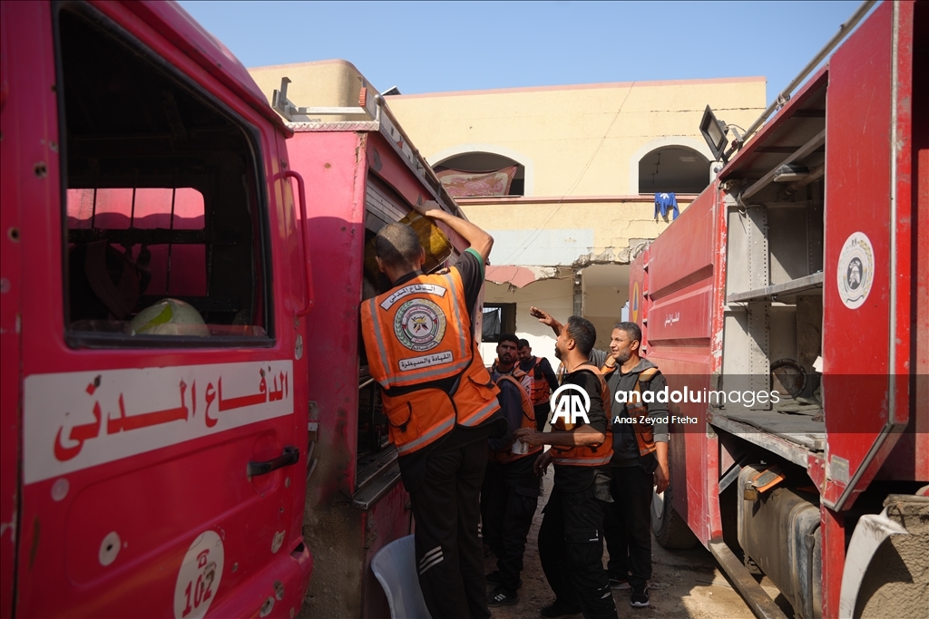 В Газе спасательные службы продолжают работу в поврежденных зданиях