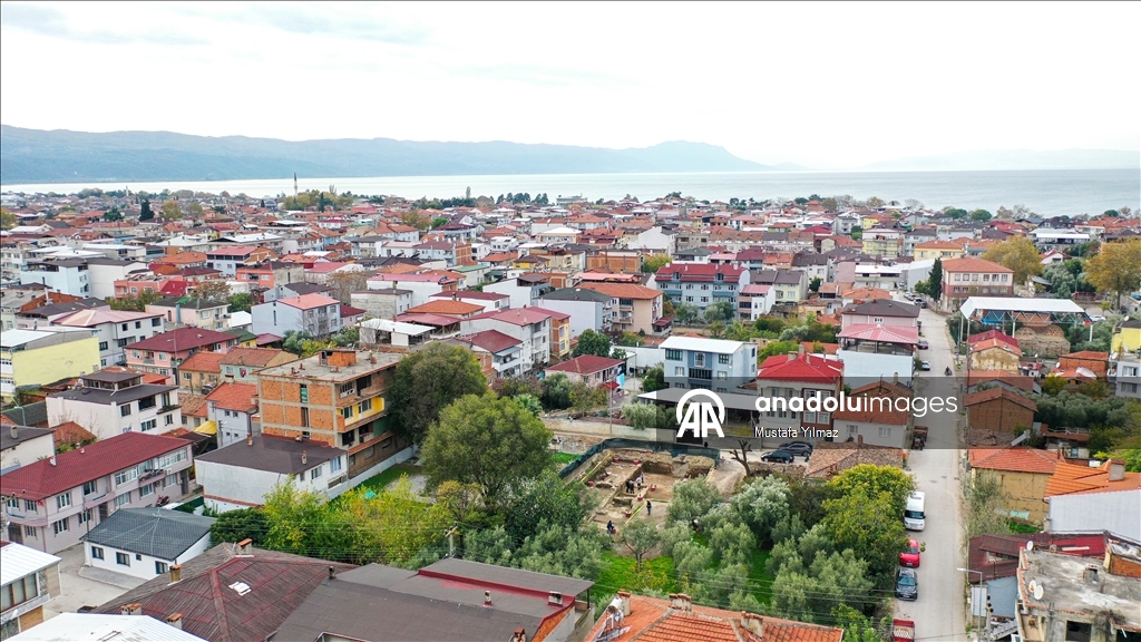 Ancient floor mosaic belonging to 3rd-century unearthed in Turkiye's Iznik