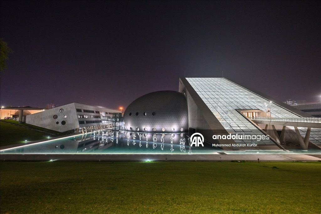 Başkentin dikkat çeken mimari yapıları ve renkli apartmanları