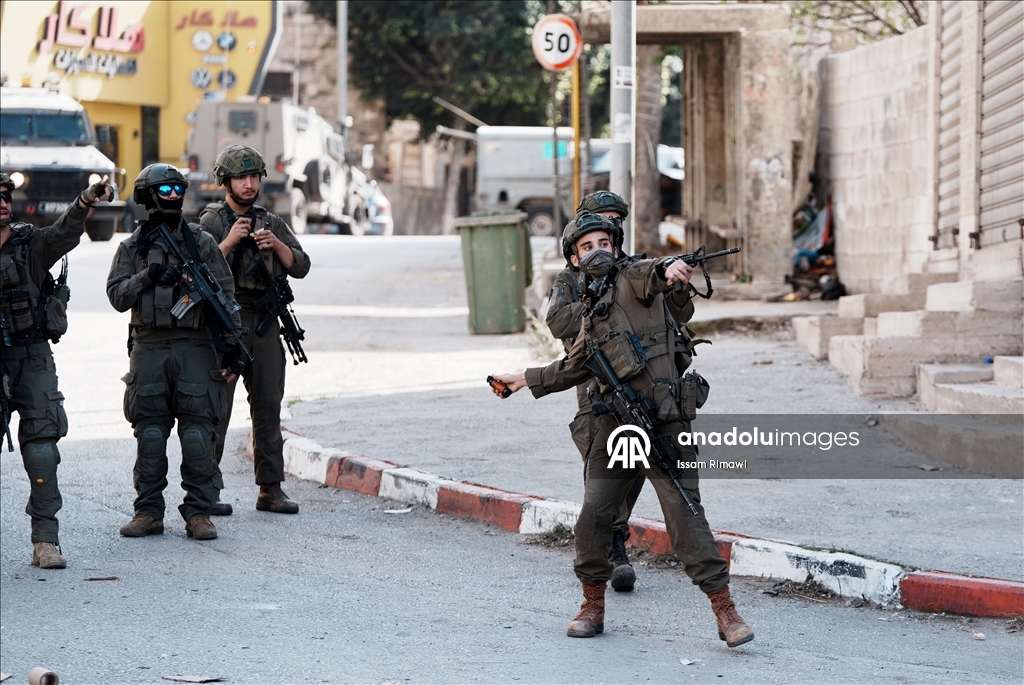 İsrail ordusu, Nablus'ta geniş çaplı baskınlar düzenliyor