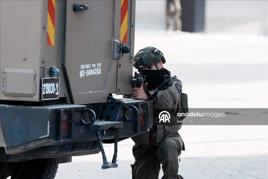 İsrail ordusu, Nablus'ta geniş çaplı baskınlar düzenliyor
