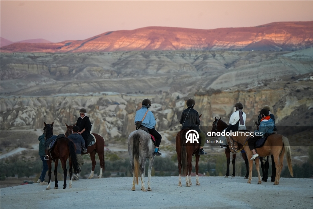 Kapadokya’da arazi araçları ve atlarla yapılan turlar ilgi görüyor