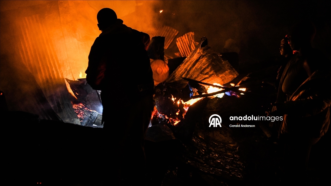 Kenya'nın başkenti Nairobi'de çıkan yangın çok sayıda evin yanmasına neden oldu