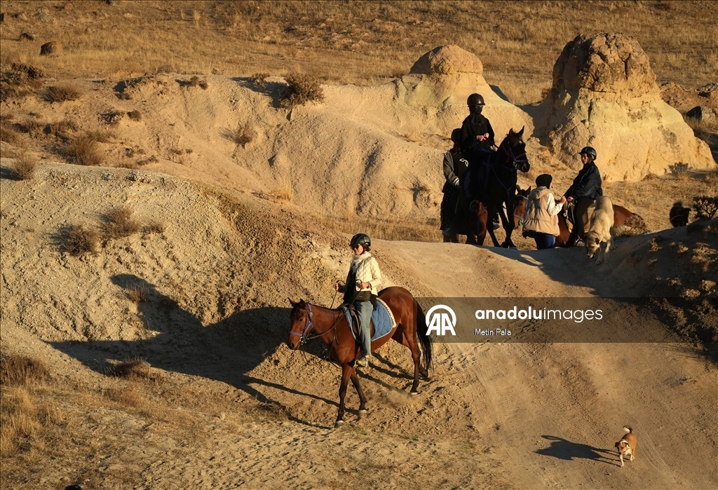 Kapadokya’da arazi araçları ve atlarla yapılan turlar ilgi görüyor
