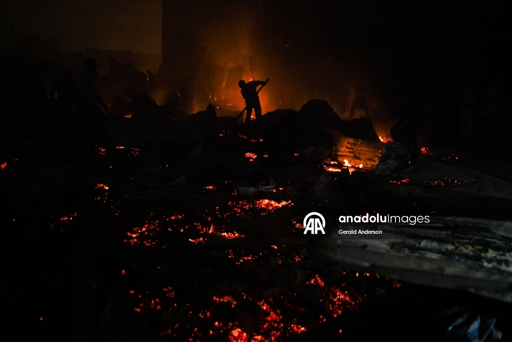 Kenya'nın başkenti Nairobi'de çıkan yangın çok sayıda evin yanmasına neden oldu
