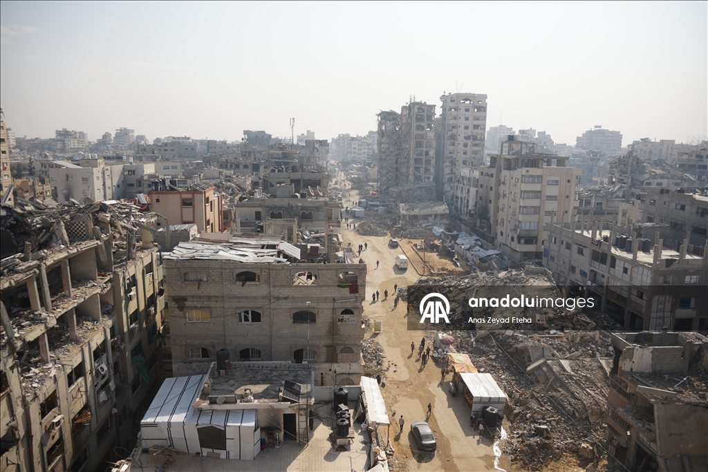 В Газе спасательные службы продолжают работу в поврежденных зданиях