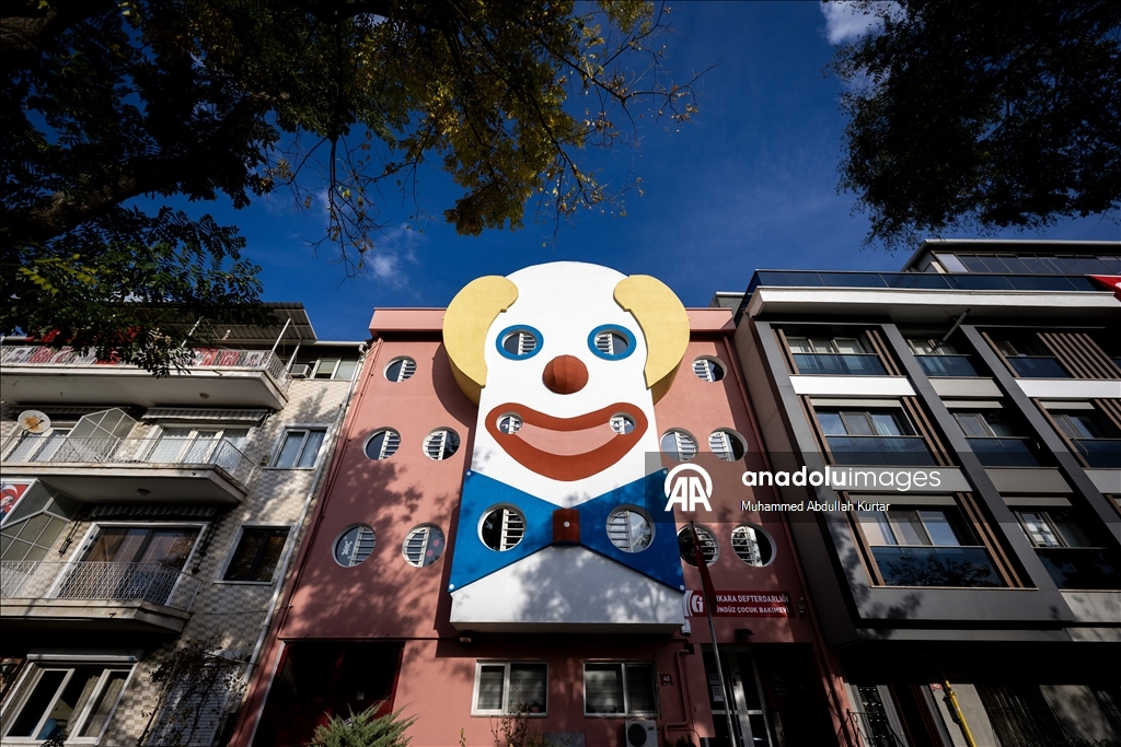 Başkentin dikkat çeken mimari yapıları ve renkli apartmanları