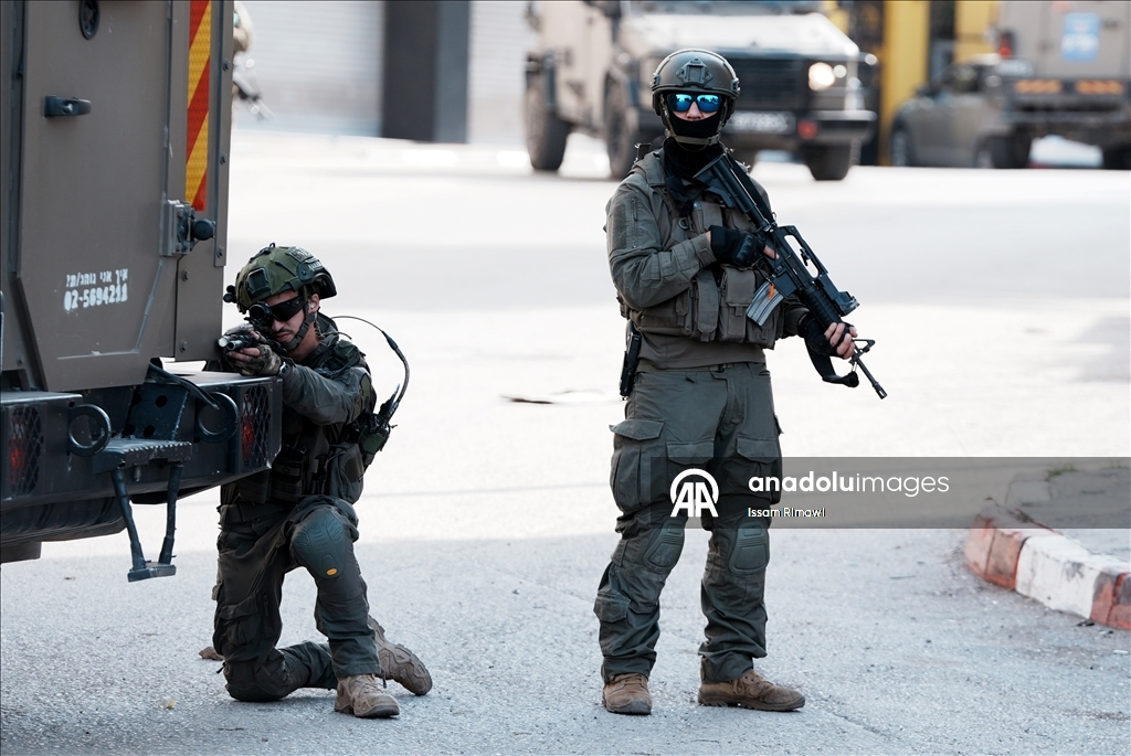 İsrail ordusu, Nablus'ta geniş çaplı baskınlar düzenliyor