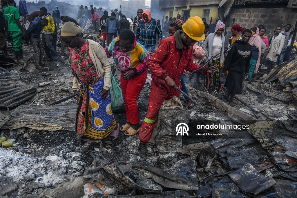 Kenya'nın başkenti Nairobi'de çıkan yangın çok sayıda evin yanmasına neden oldu