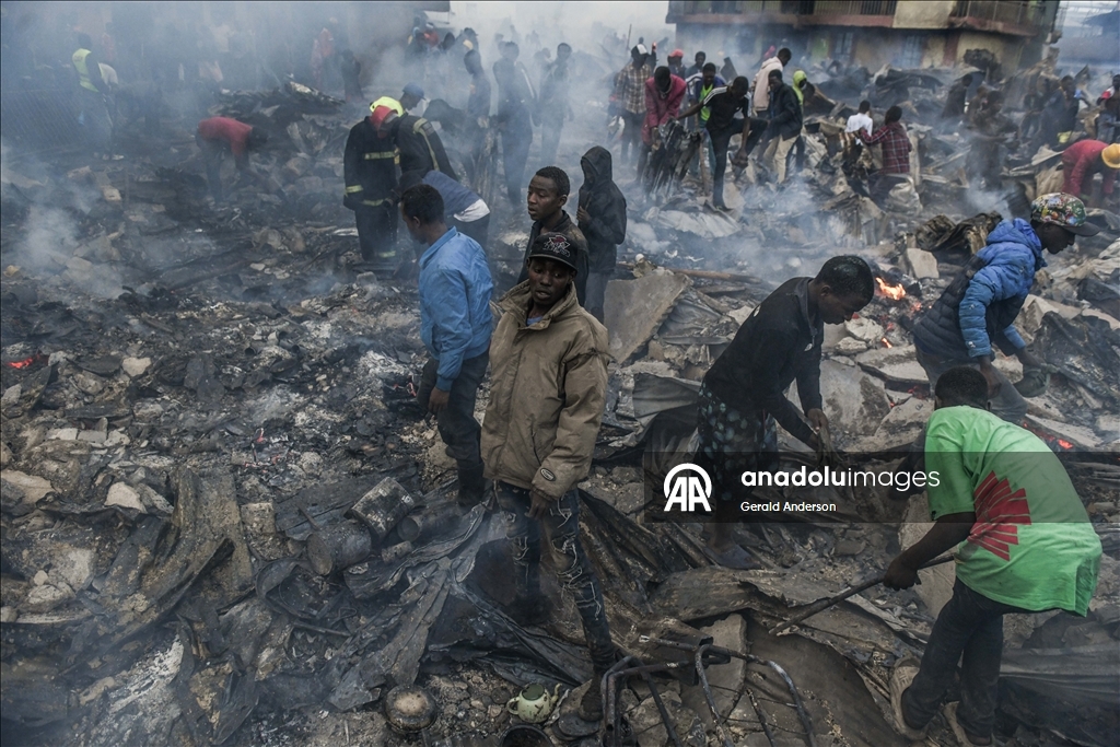 Kenya'nın başkenti Nairobi'de çıkan yangın çok sayıda evin yanmasına neden oldu