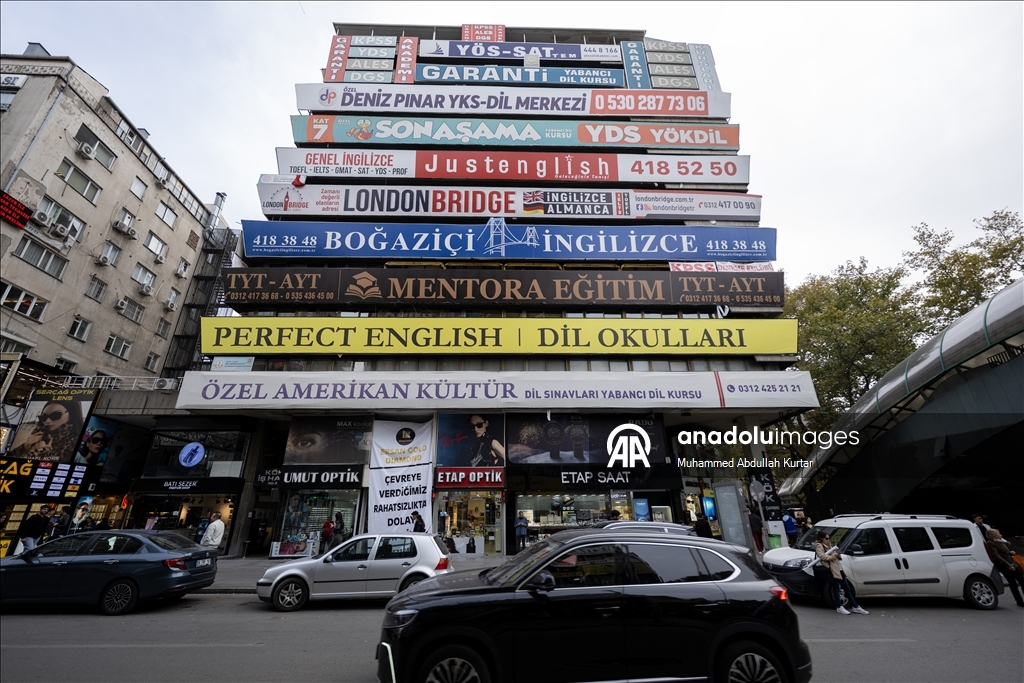 Başkentin dikkat çeken mimari yapıları ve renkli apartmanları