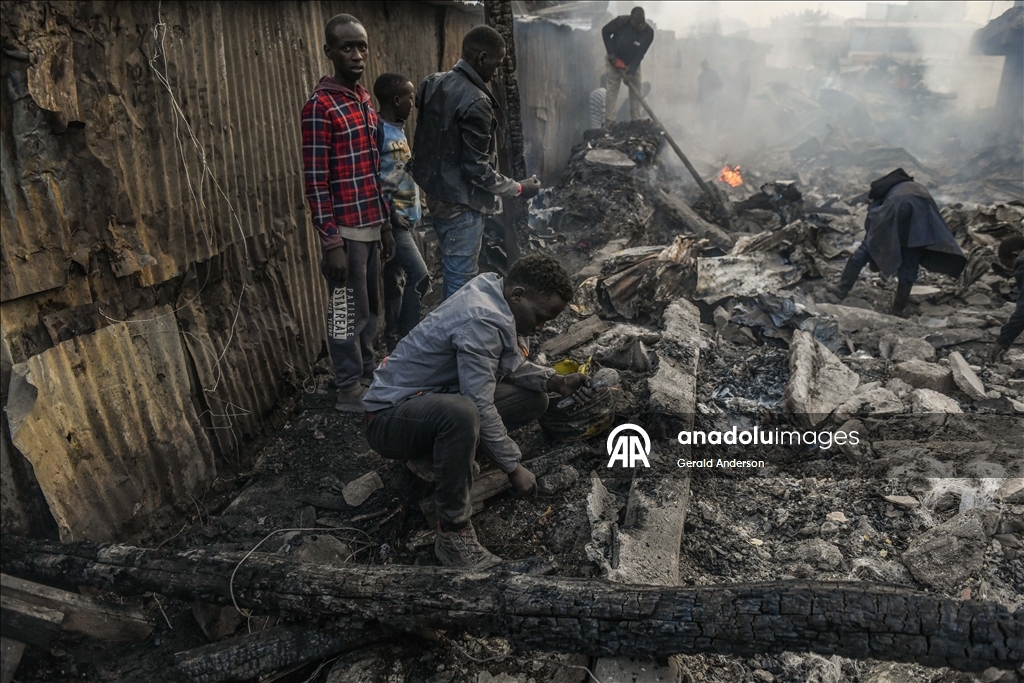 Kenya'nın başkenti Nairobi'de çıkan yangın çok sayıda evin yanmasına neden oldu