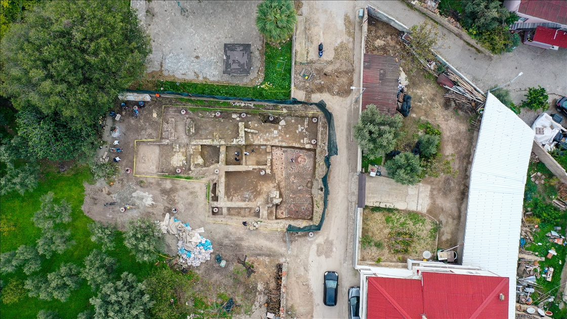 3rd-century mosaic floor with figurative motifs unearthed in northwestern Türkiye