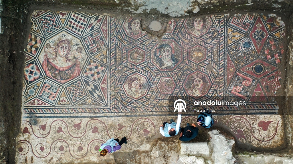 В турецком Изнике нашли красочную мозаику III века