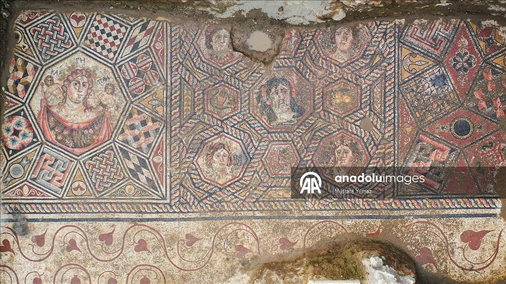 В турецком Изнике нашли красочную мозаику III века
