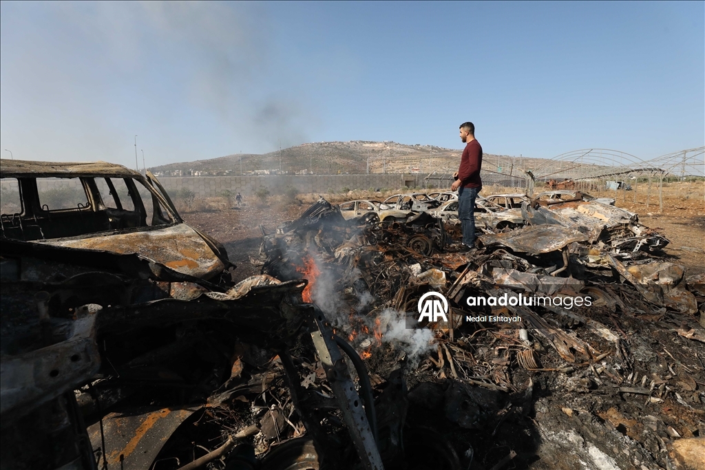 الضفة.. مستوطنون إسرائيليون يحرقون مستودع قطع غيار سيارات في نابلس